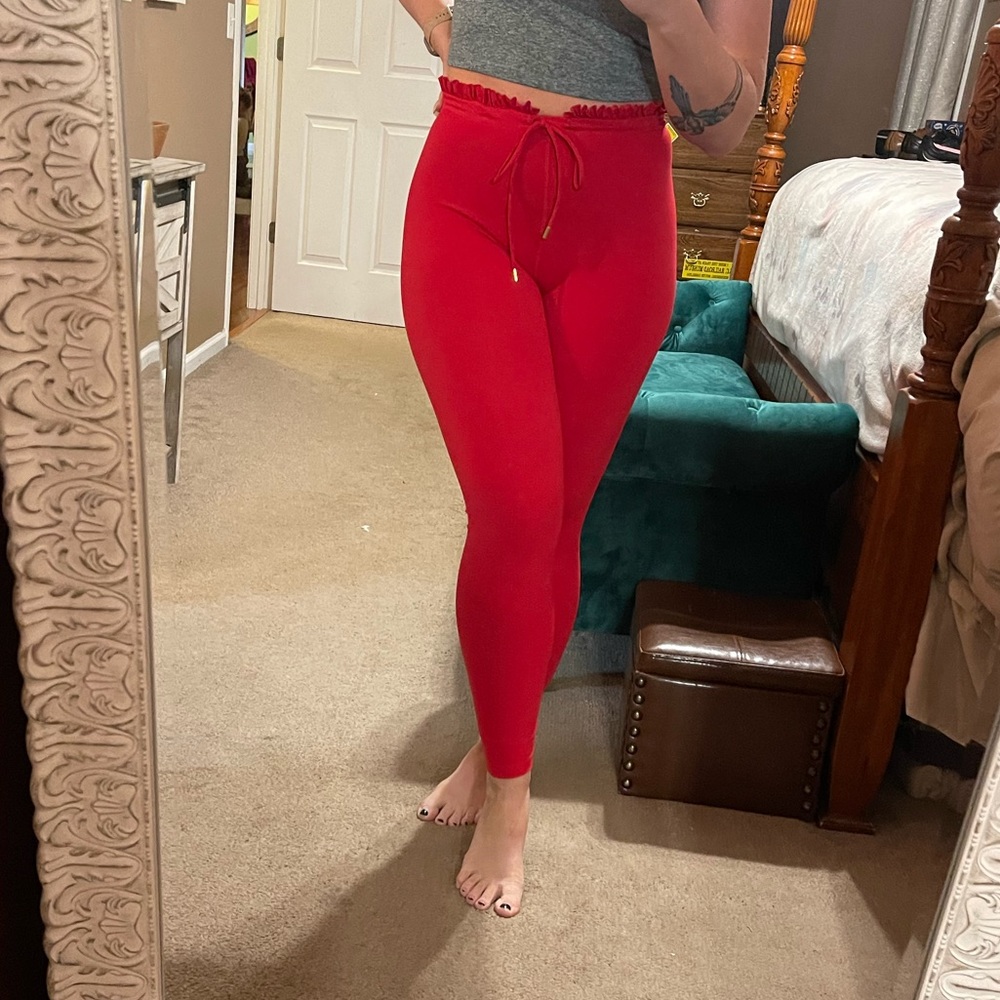 Celestine High Rise Scarlet Ruffle Leggings - Picture 3 of 15